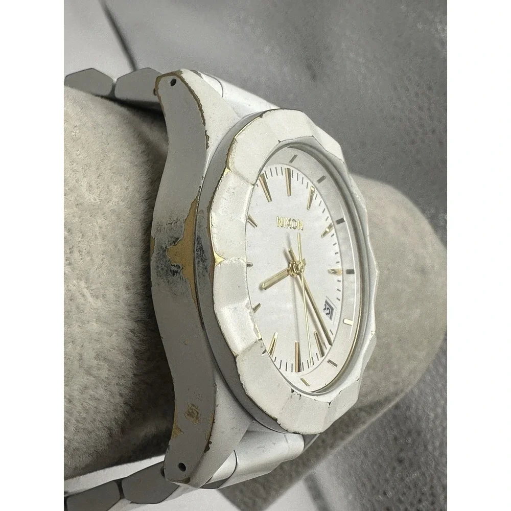 Nixon Evolved The Monarch Ladies Watch New Battery 42MM 6.25